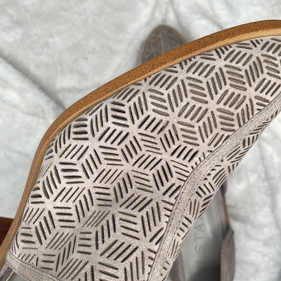 1. State Iddah ankle bootie boot perforated geometric with stacked heel, size 10 - Picture 5 of 10